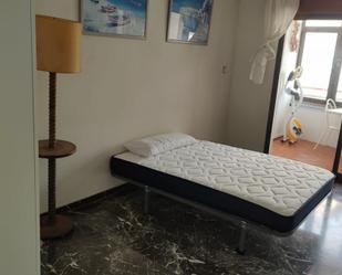 Dormitori de Apartament per a compartir en  Granada Capital amb Moblat, Forn i Microones