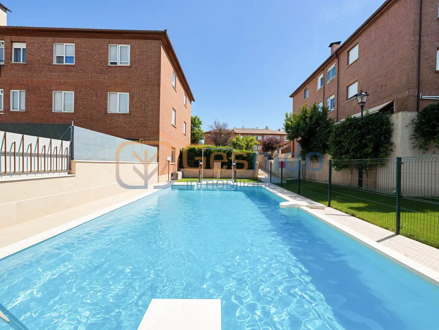Piscina de Piso en venta en Palazuelos de Eresma con Calefacción, Jardín privado y Parquet