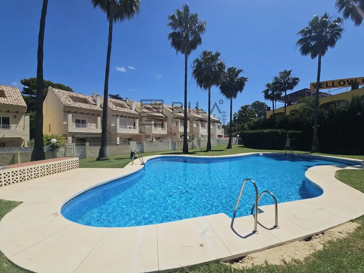 Casa adosada en venta en Casco Golf, El Rosario - Ricmar