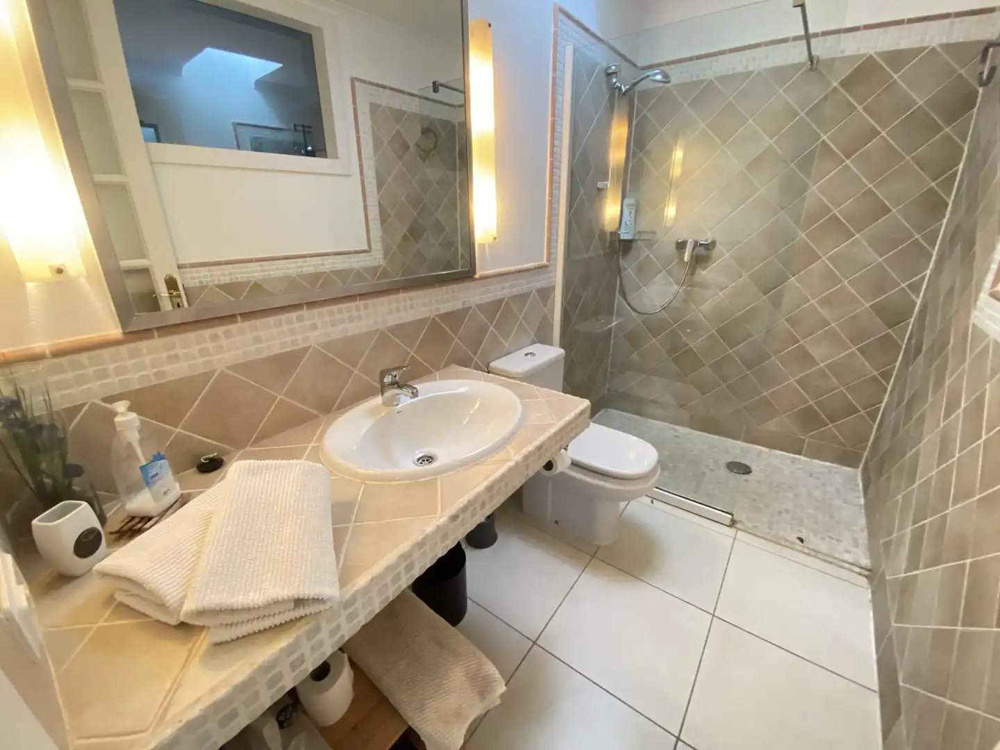 Bany de Casa o xalet en venda en Yaiza amb Jardí privat, Terrassa i Piscina