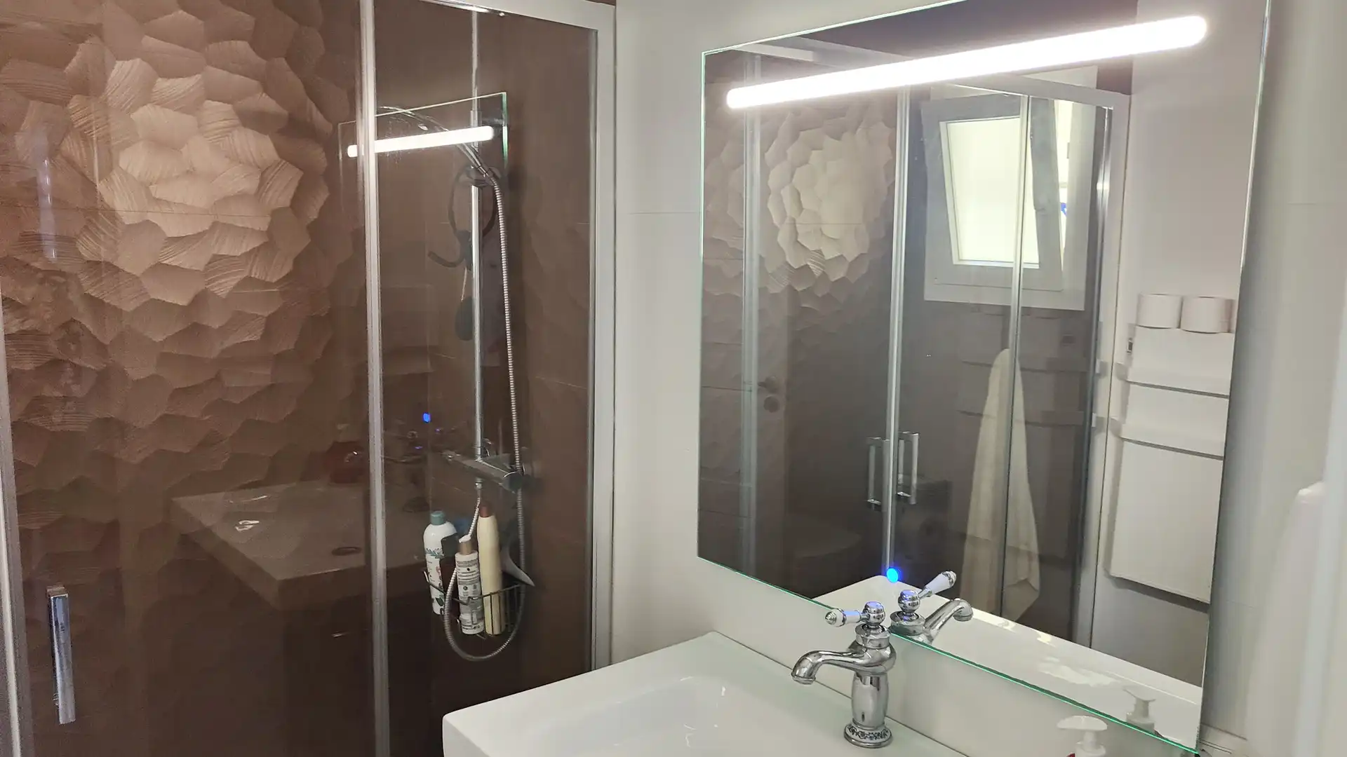 Badezimmer von Einfamilien-Reihenhaus zum Verkauf in Alcúdia mit Klimaanlage, Heizung und Privatgarten