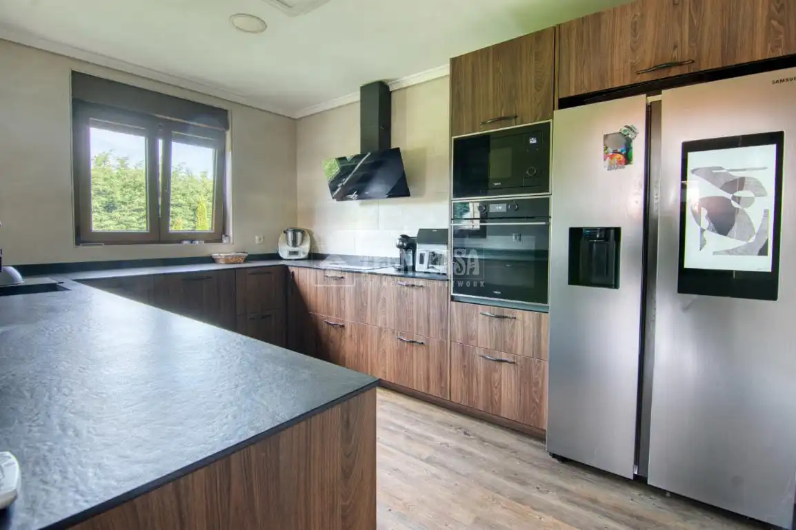 Kitchen of Houses for sale in Polanco  with Swimming Pool