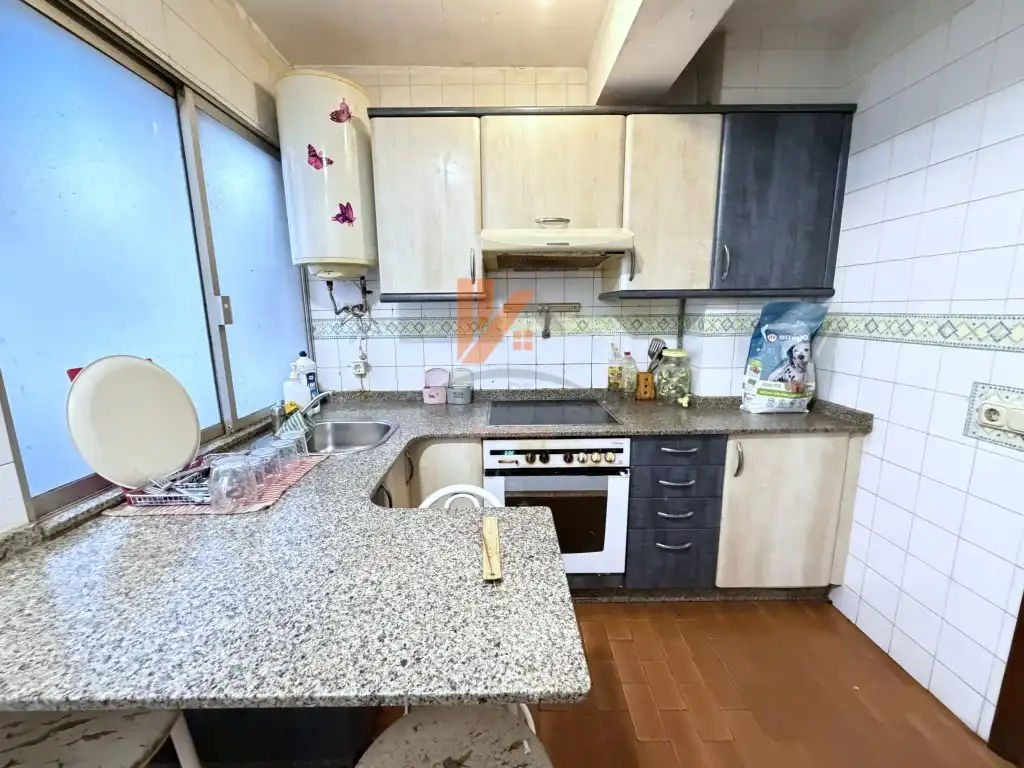 Cocina de Piso en venta en Ames con Horno