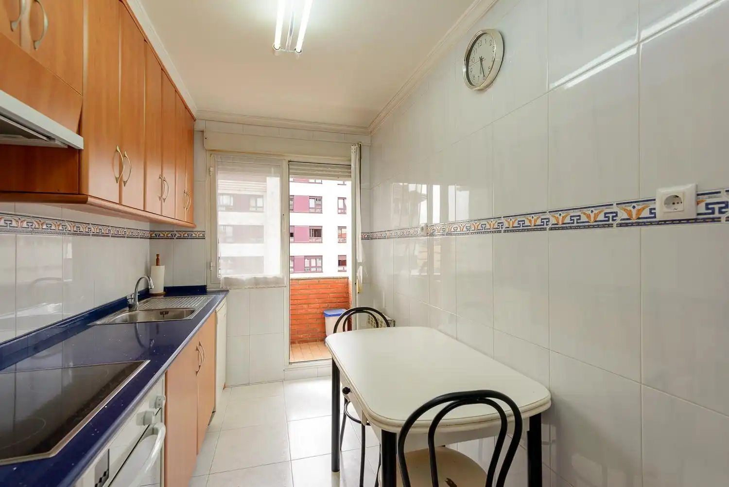 Cocina de Piso en venta en Oviedo  con Calefacción, Amueblado y Balcón