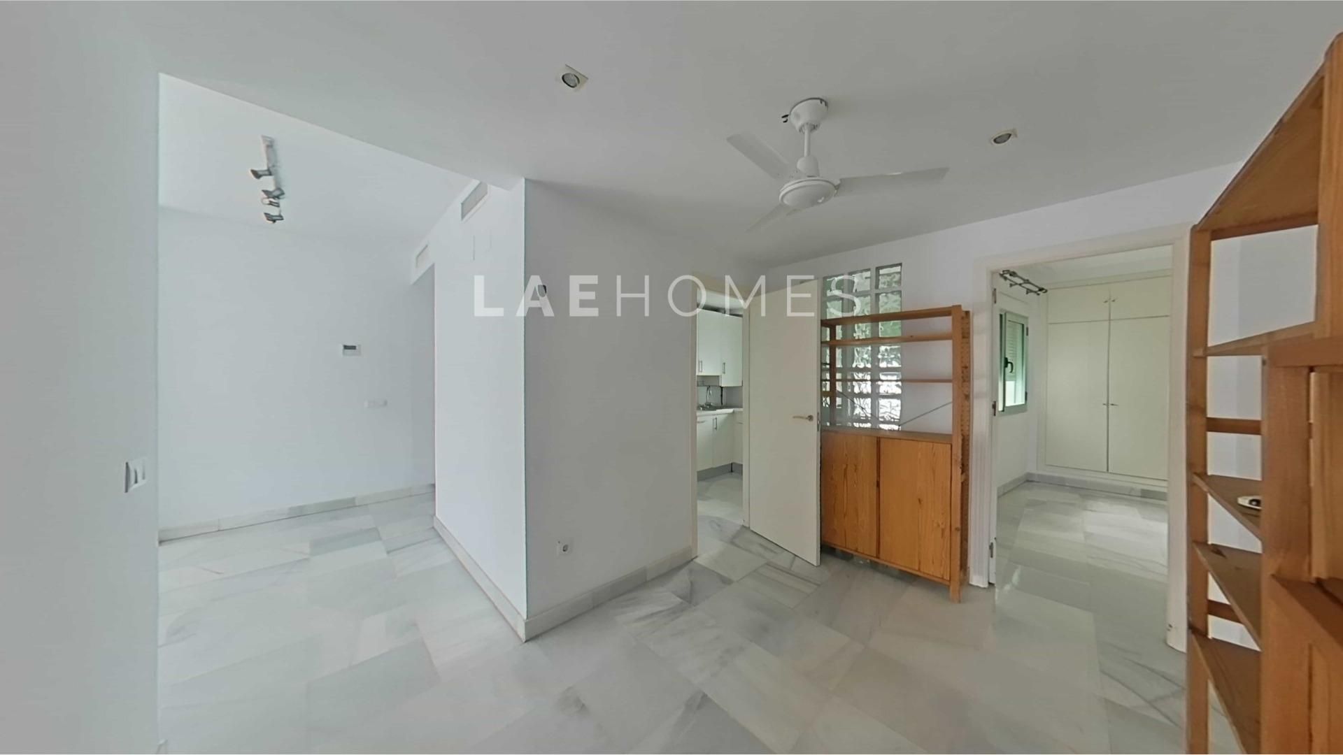 Flat for sale in  Sevilla Capital  with Air Conditioner, Terrace and Storage room