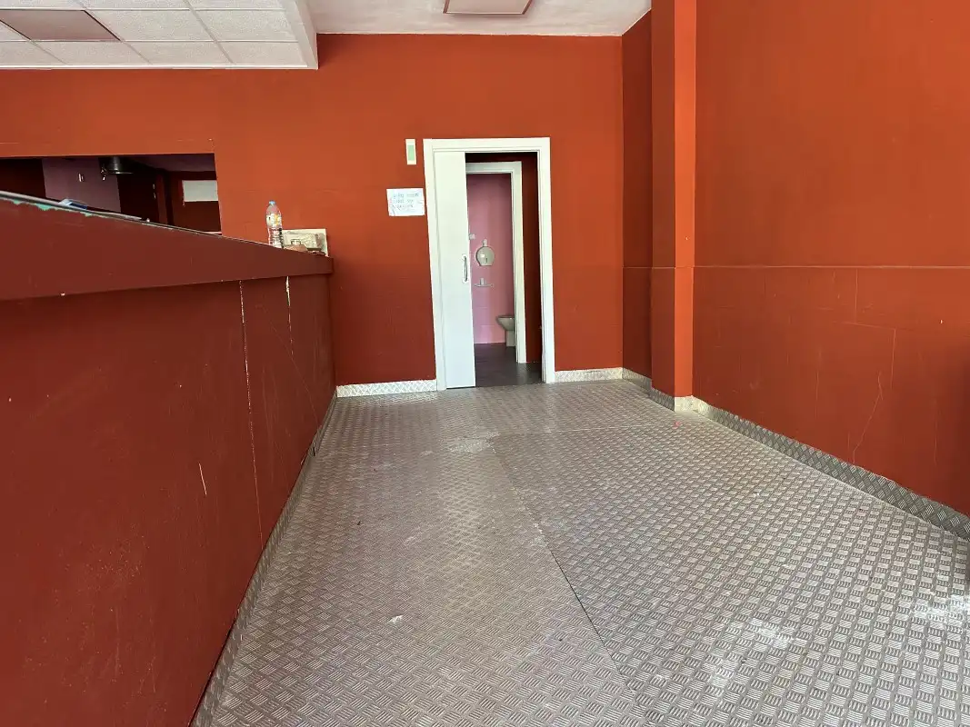 Local de alquiler en Gandia con Terraza y Alarma