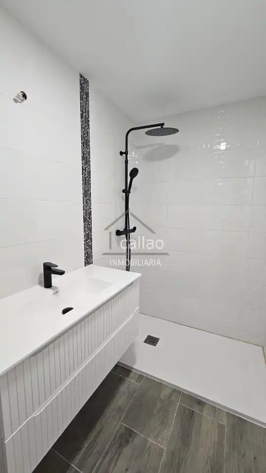 Baño de Piso en venta en Ferrol con Calefacción y Trastero