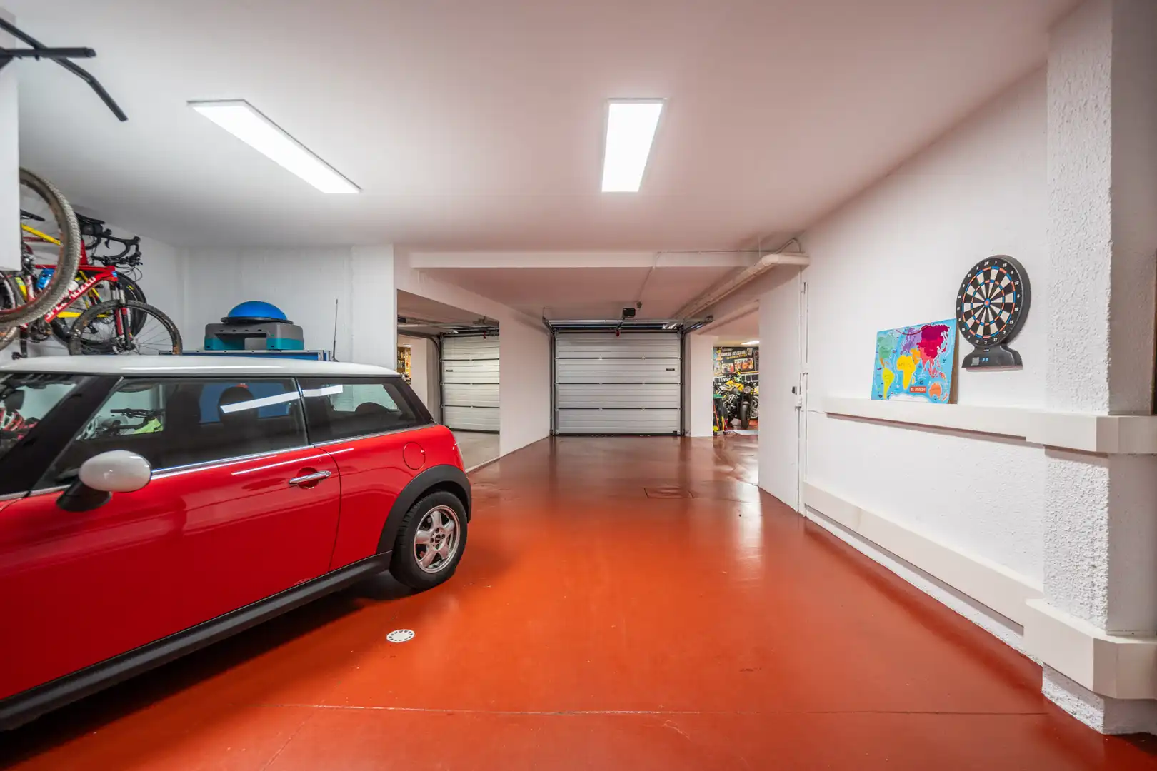 Parking de Casa adosada en venta en Las Rozas de Madrid con Aire acondicionado, Calefacción y Jardín privado