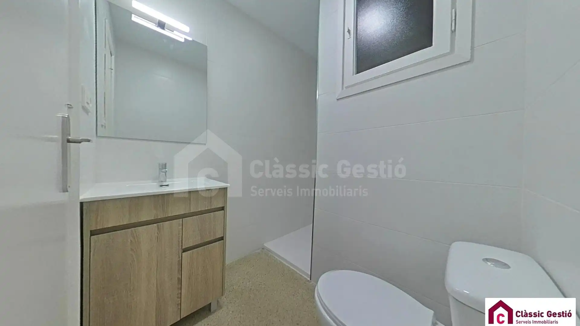 Badezimmer von Wohnung zum Verkauf in Terrassa
