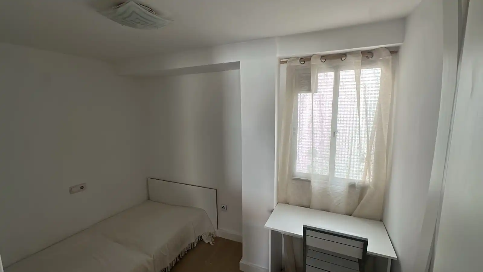 Bedroom of Flat for rent in Valencia  with Air Conditioner, Furnished and Oven