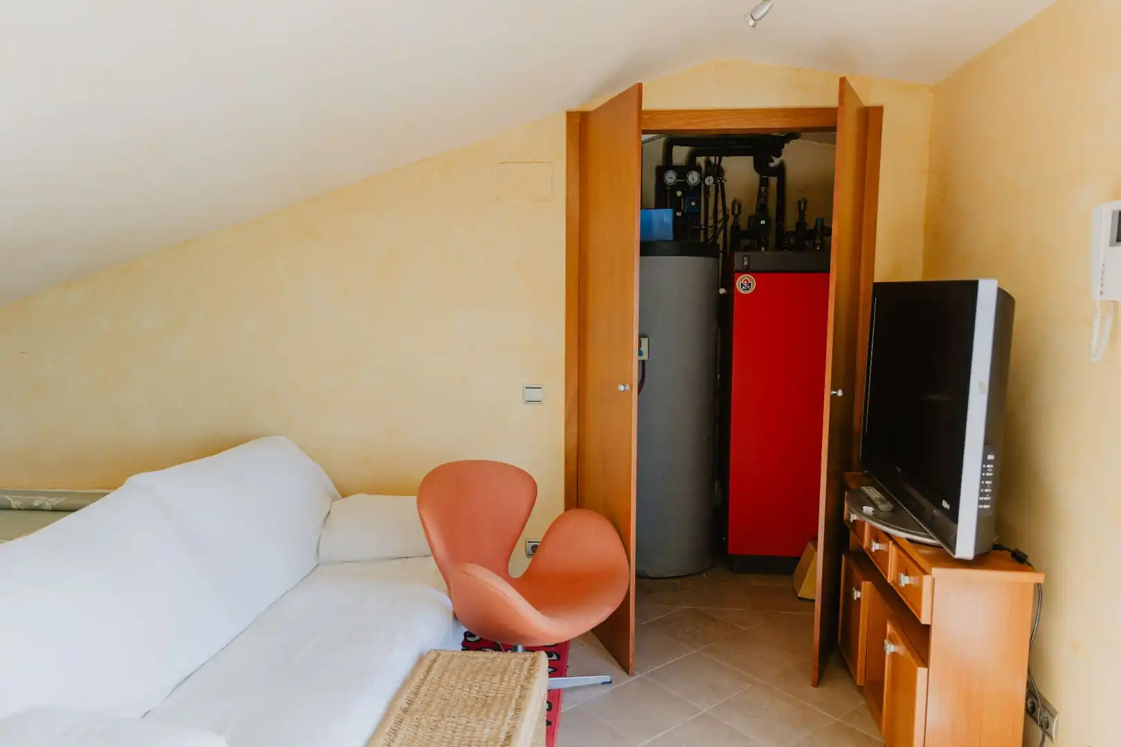 Living room of Houses for sale in Santa Coloma de Gramenet  with Air Conditioner, Heating and Private garden