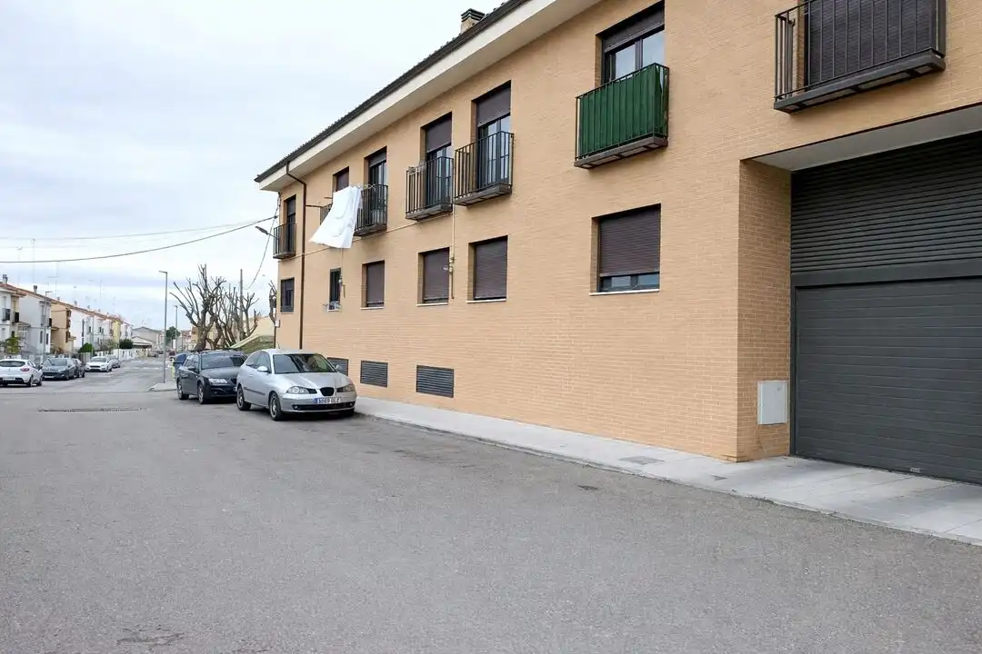 Außenansicht von Garage zum Verkauf in Esquivias