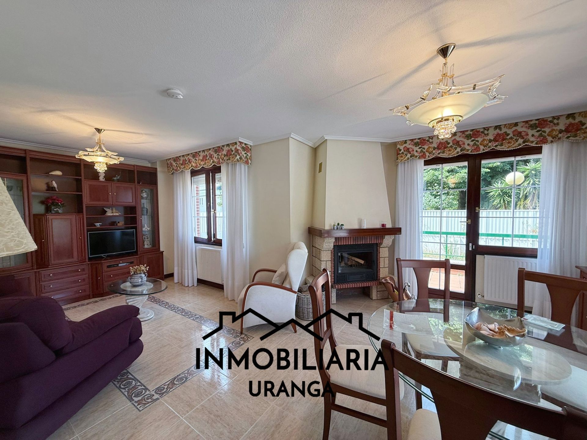 Sala de estar de Casa o chalet en venta en Laredo con Calefacción, Jardín privado y Terraza