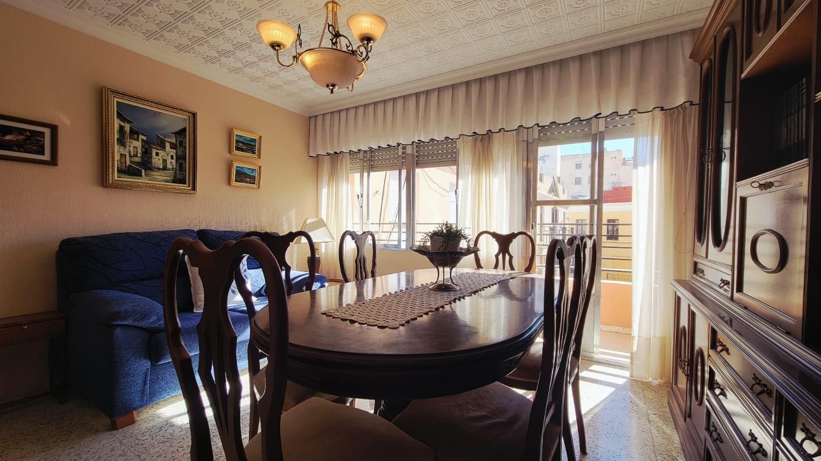 Menjador de Pis en venda en  Almería Capital amb Terrassa i Moblat