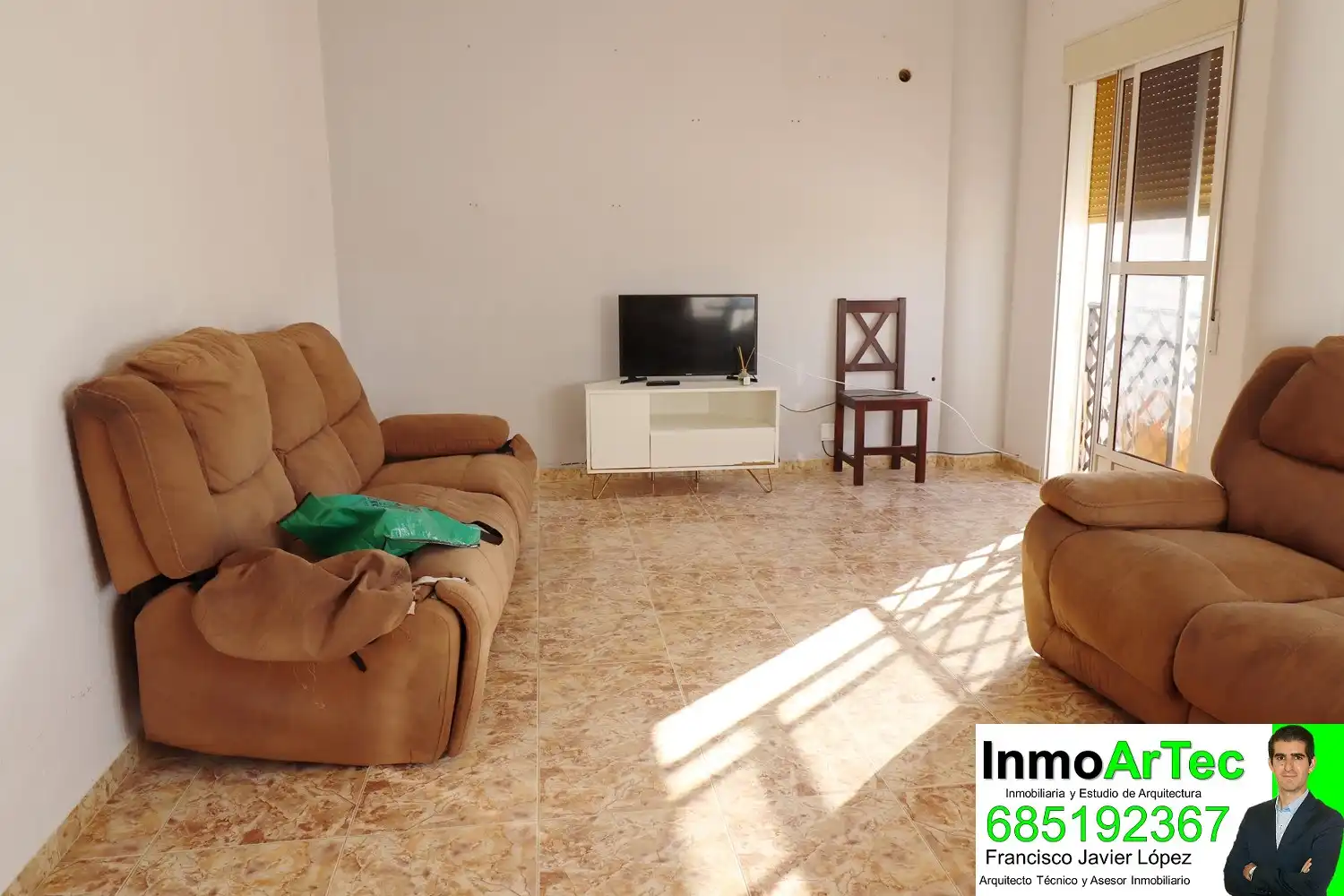 Sala de estar de Edificio en venta en Íllora