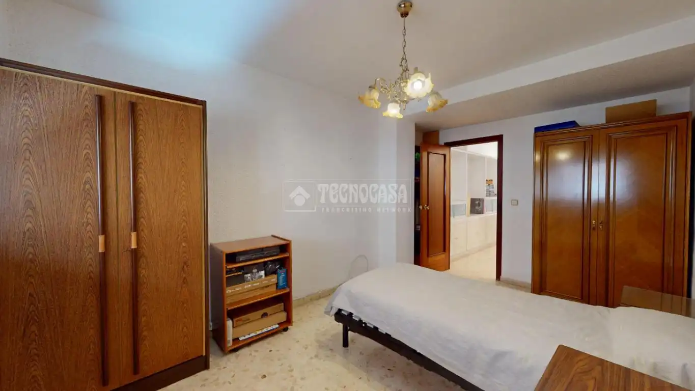 Bedroom of Flat for sale in Valencia  with Air Conditioner and Balcony