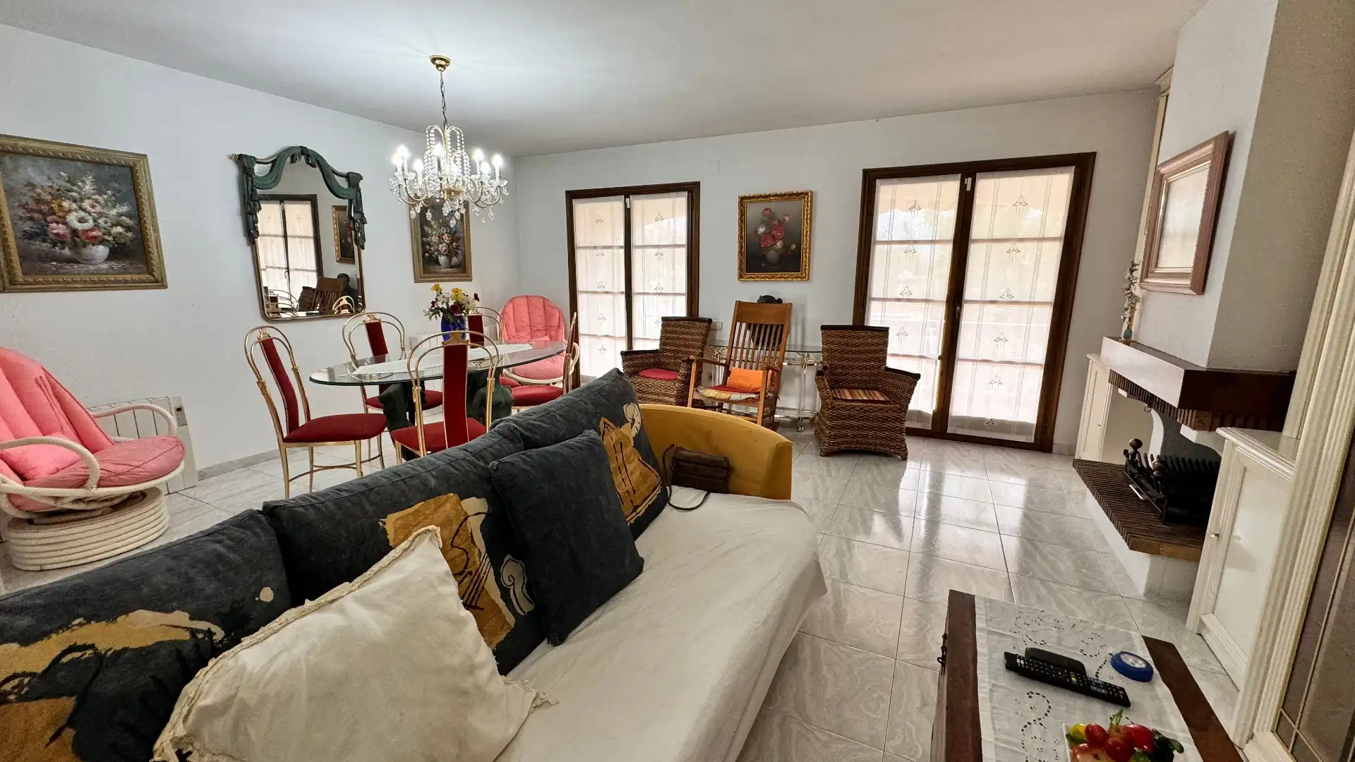 Sala d'estar de Casa adosada en venda en Torredembarra amb Jardí privat, Terrassa i Traster
