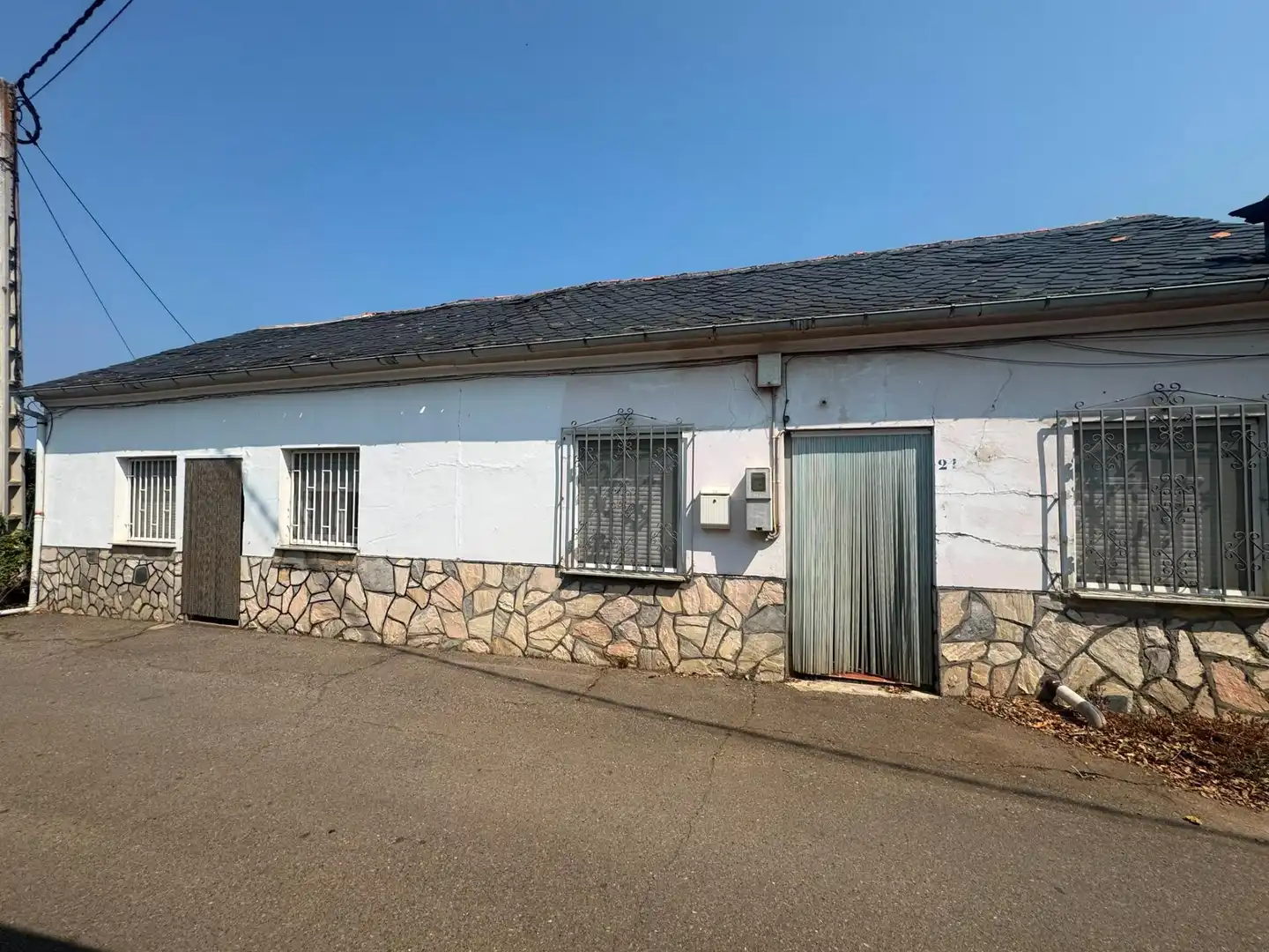 Vista exterior de Finca rústica en venda en Cabañas Raras amb Calefacció, Jardí privat i Moblat