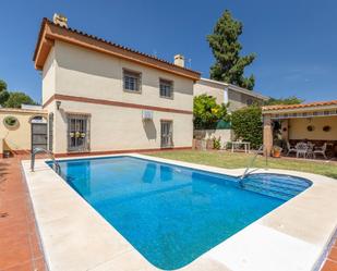 Piscina de Casa o xalet en venda en  Sevilla Capital amb Aire condicionat, Calefacció i Jardí privat