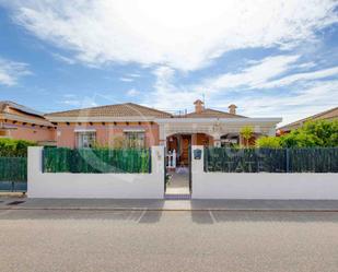 Vista exterior de Casa o xalet en venda en Los Montesinos amb Aire condicionat, Jardí privat i Terrassa
