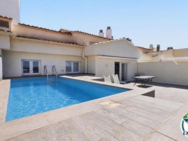 Penthouse with pool for sale in Carrer Cavall de Mar