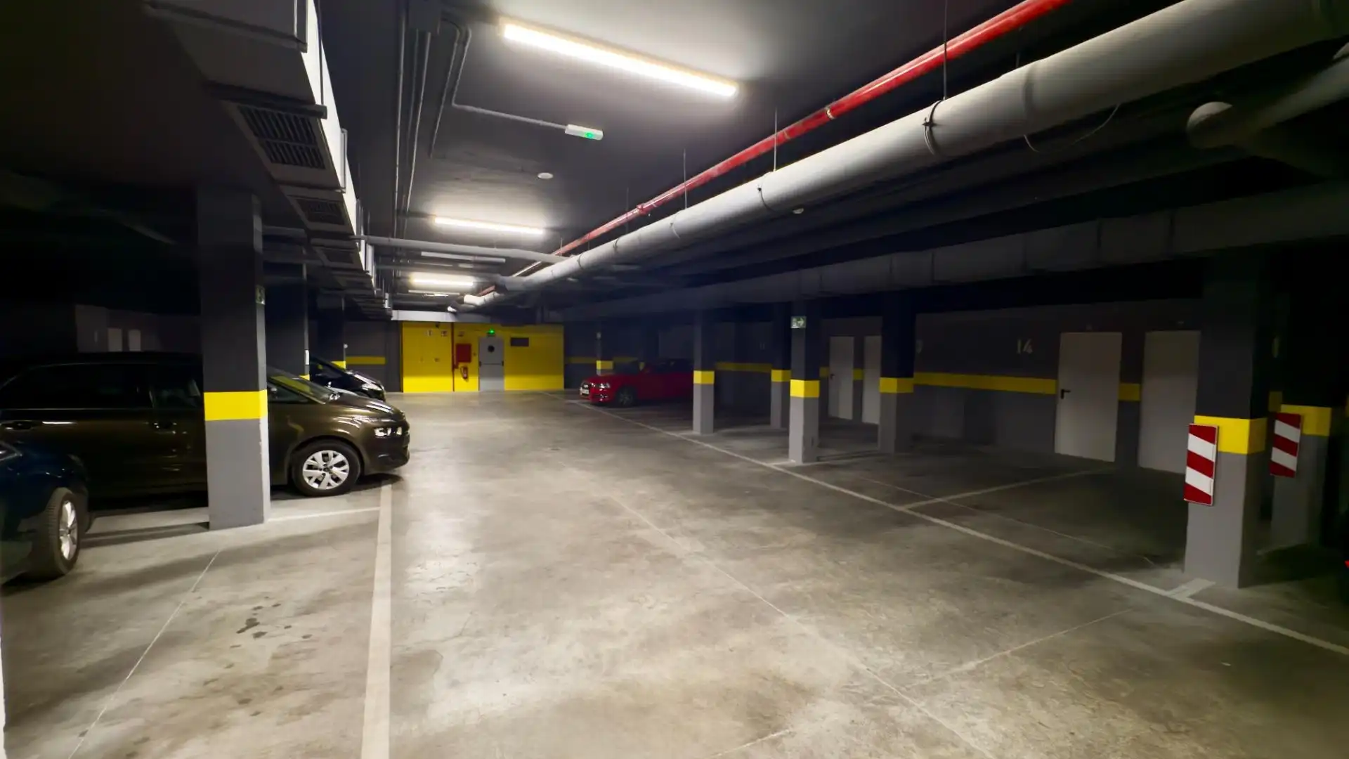 Parking of Flat for rent in Granada  with Air Conditioner, Heating and Terrace