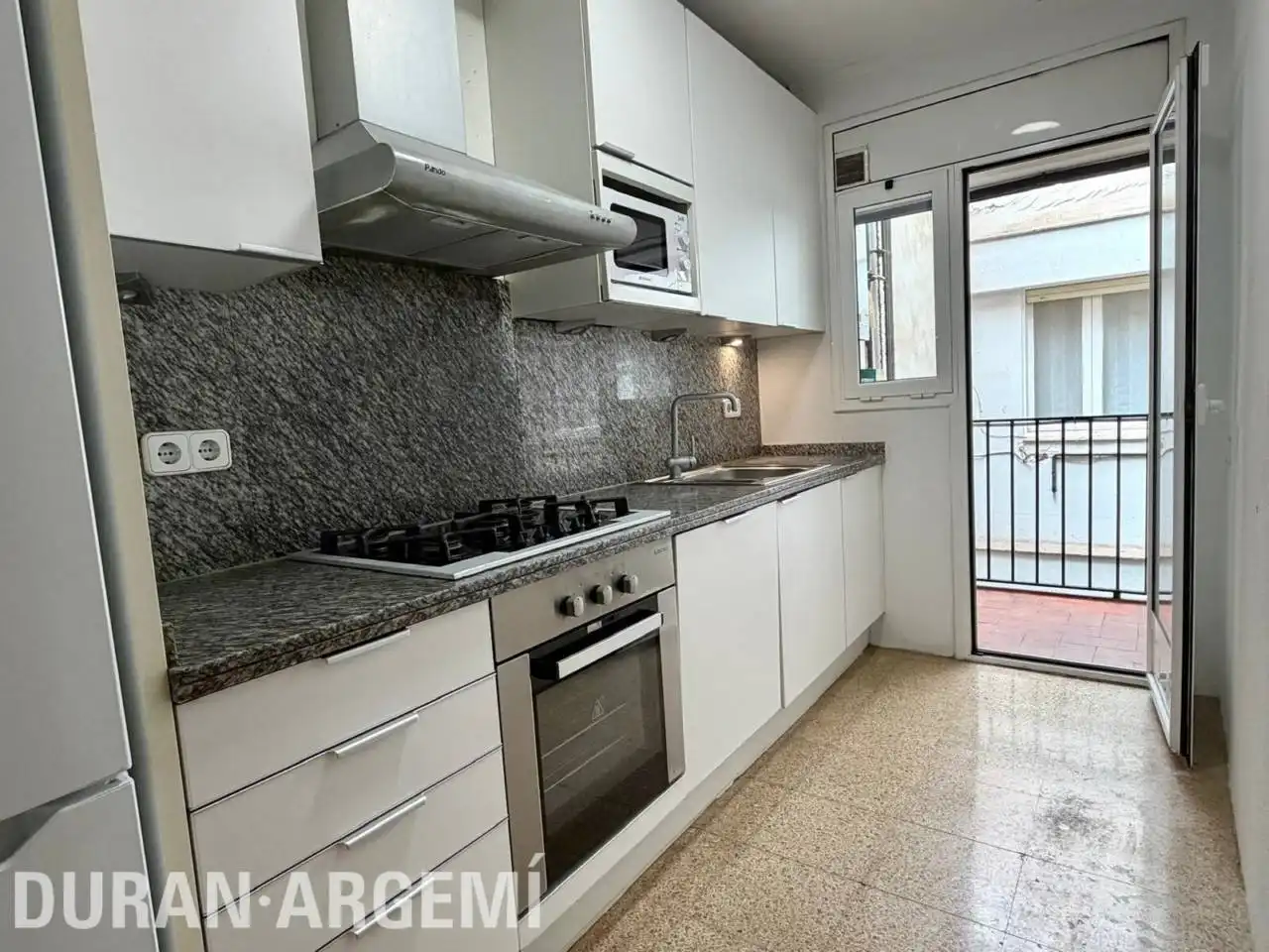 Küche von Dachboden zum Verkauf in Terrassa mit Möbliert und Balkon