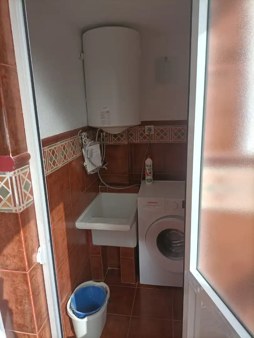 Badezimmer von Wohnungen zur Miete in Linares mit Klimaanlage, Heizung und Möbliert