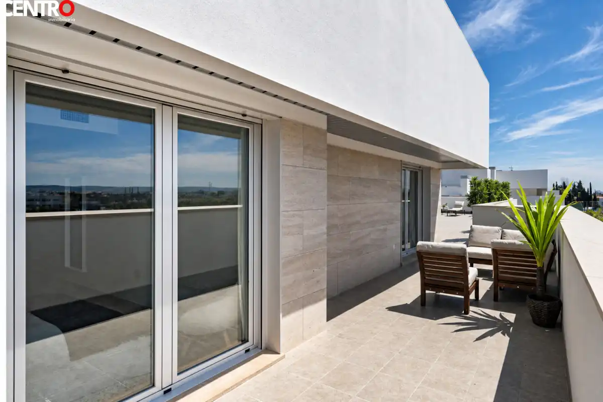 Terraza de Piso en venta en Huétor Vega con Aire acondicionado, Calefacción y Jardín privado