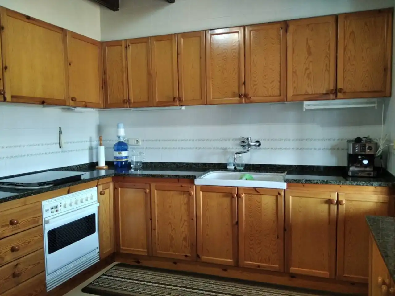 Cuina de Casa o xalet en venda en Sant Feliu Sasserra amb Calefacció, Terrassa i Moblat