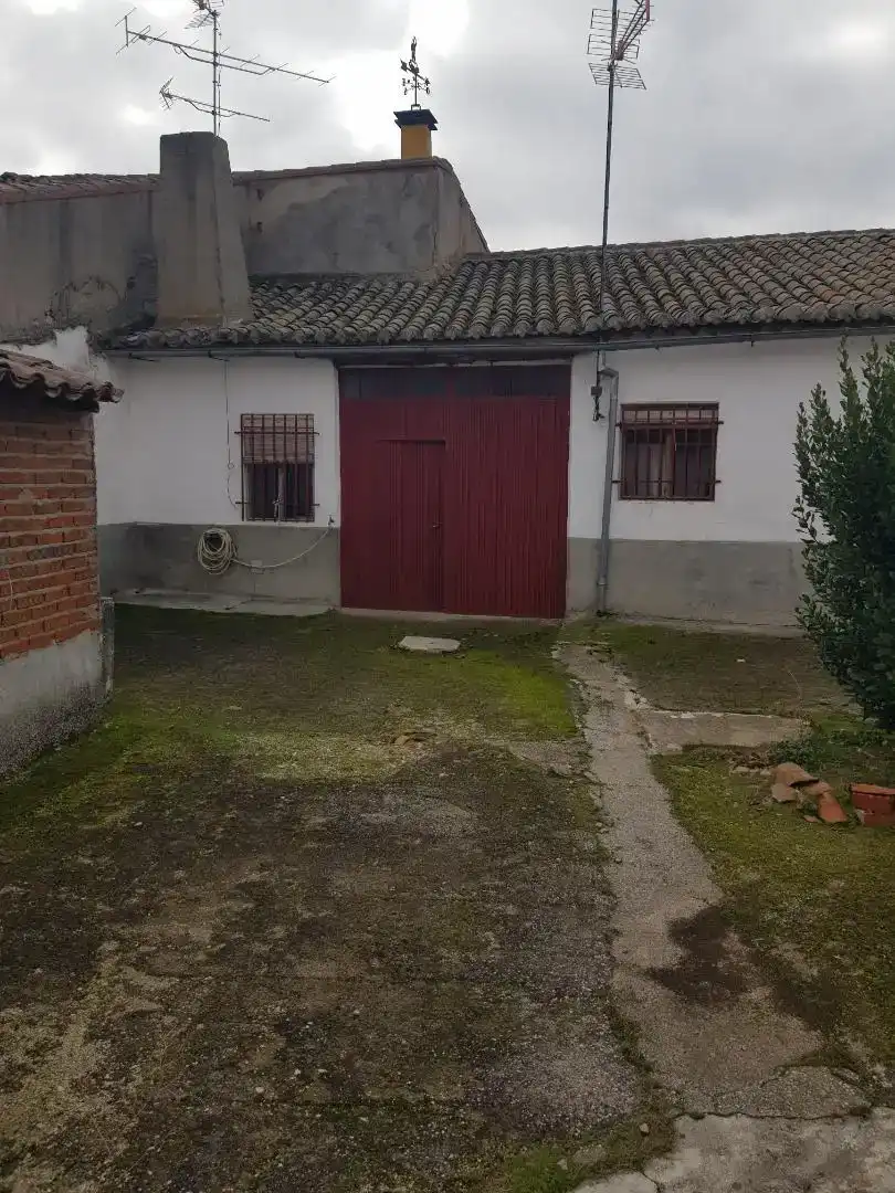 Vista exterior de Planta baixa en venda en Macotera amb Traster