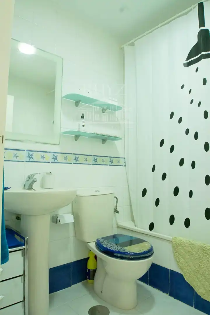 Badezimmer von Wohnung zur Miete in Salobreña mit Terrasse, Möbliert und Waschmaschine