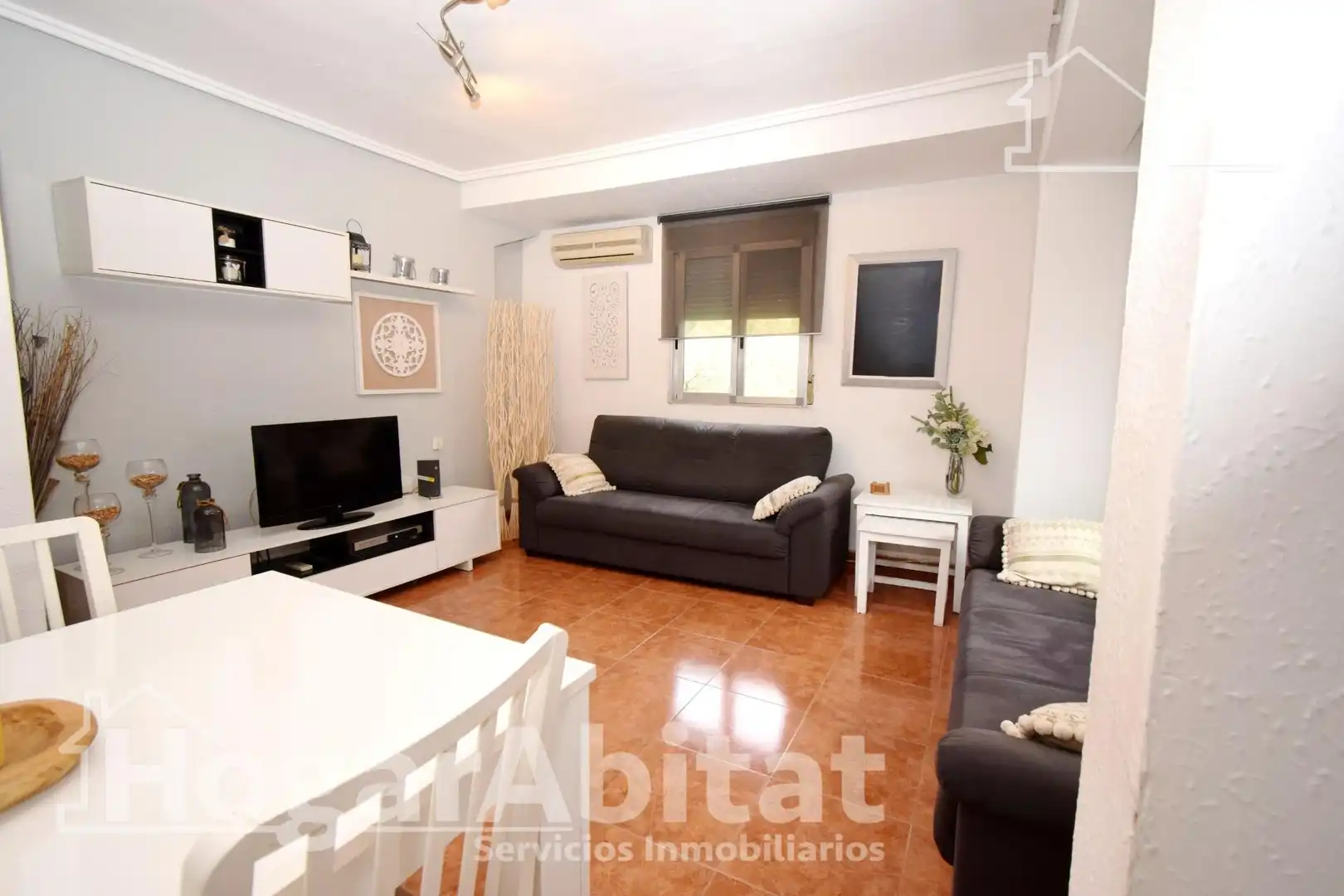 Living room of Flat for sale in  Valencia Capital  with Air Conditioner, Heating and Storage room