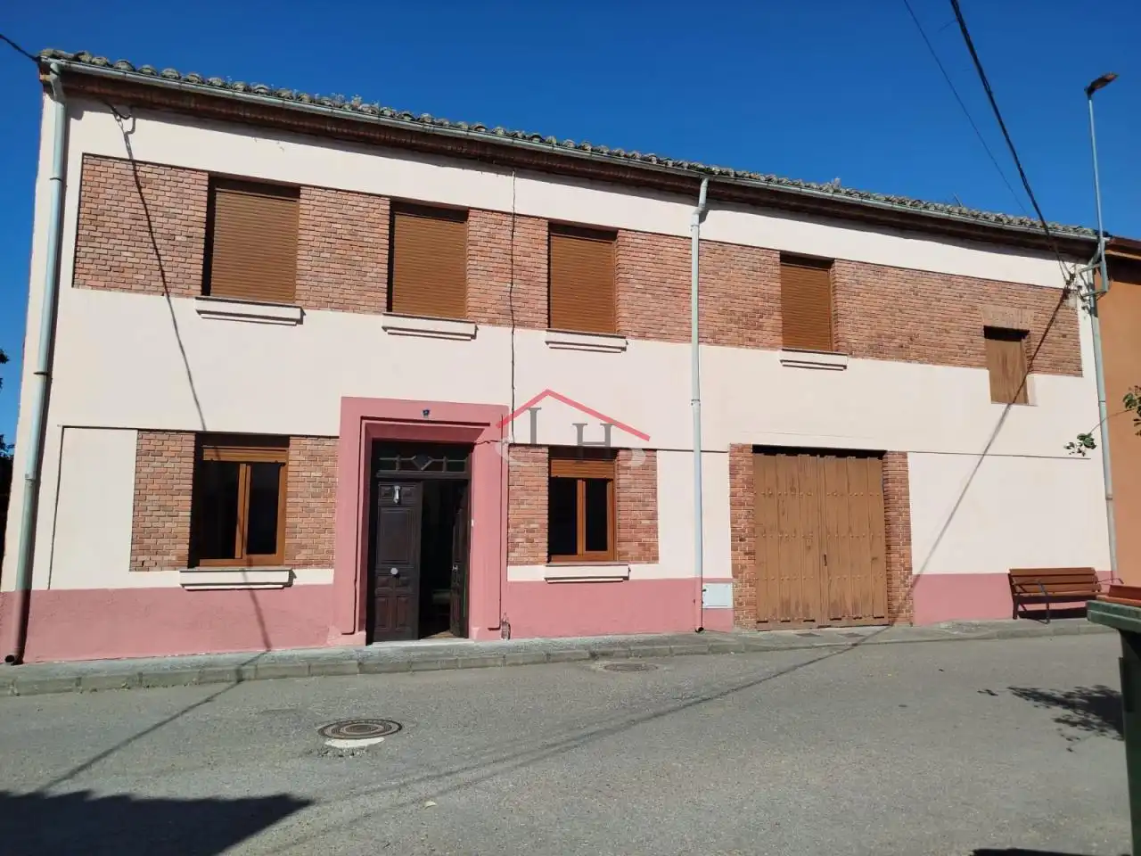 Vista exterior de Casa o xalet en venda en Onzonilla amb Jardí privat i Traster