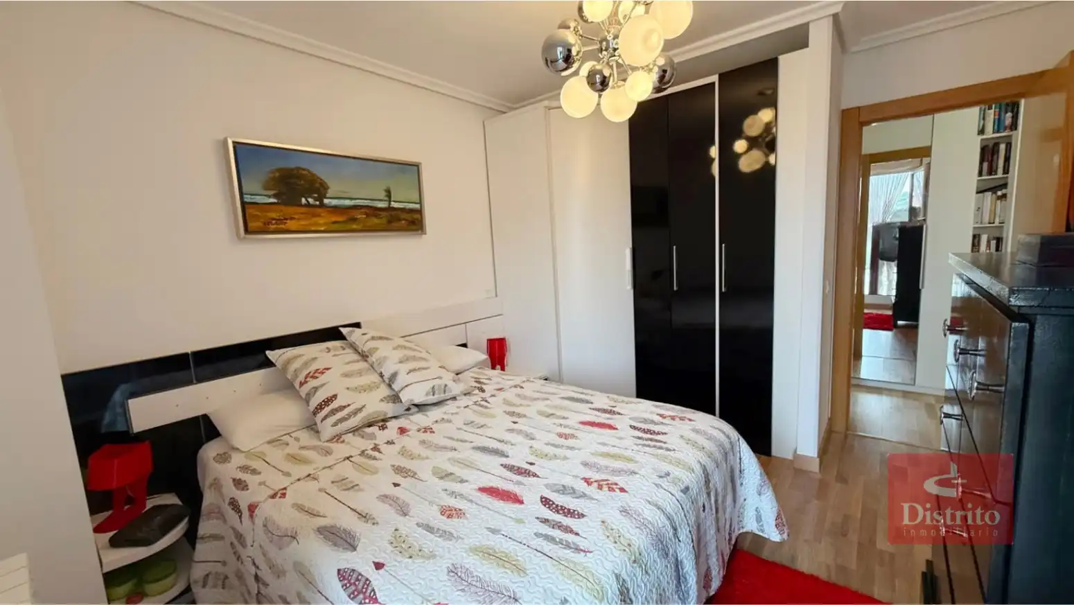 Schlafzimmer von Dachboden zum Verkauf in Miengo mit Heizung, Terrasse und Abstellraum