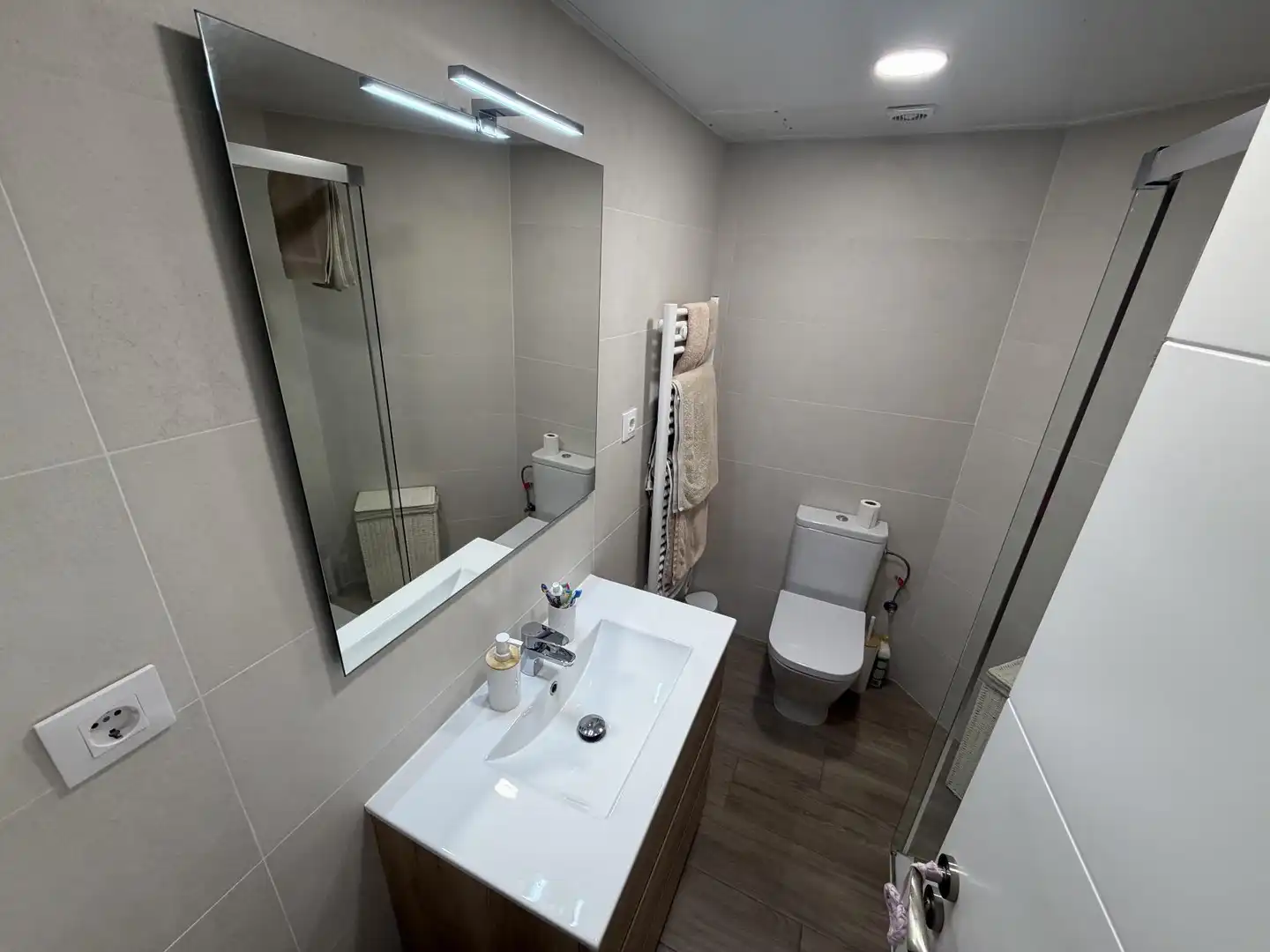 Badezimmer von Wohnungen zum Verkauf in El Vendrell mit Klimaanlage, Heizung und Terrasse