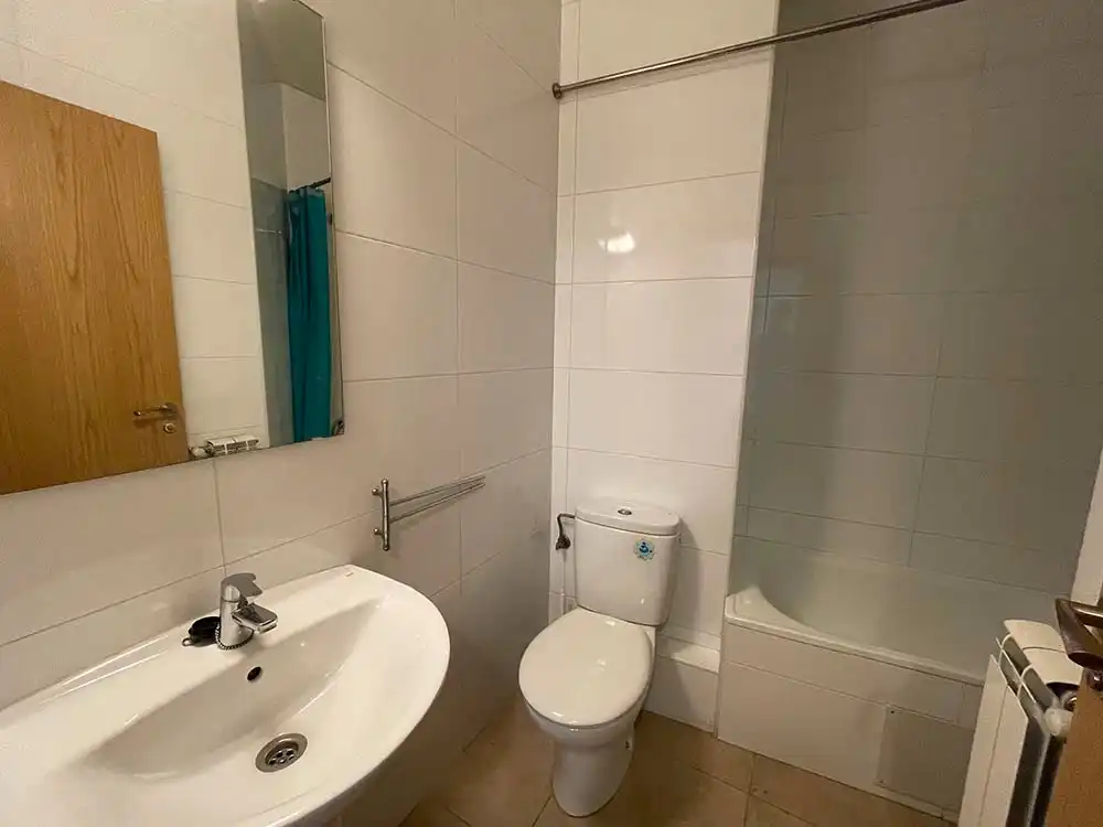 Badezimmer von Wohnung zur Miete in Huesca mit Heizung, Möbliert und Waschmaschine