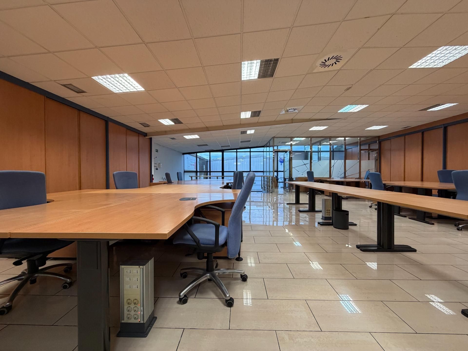 Office to rent in Santander  with Air Conditioner, Heating and Storage room