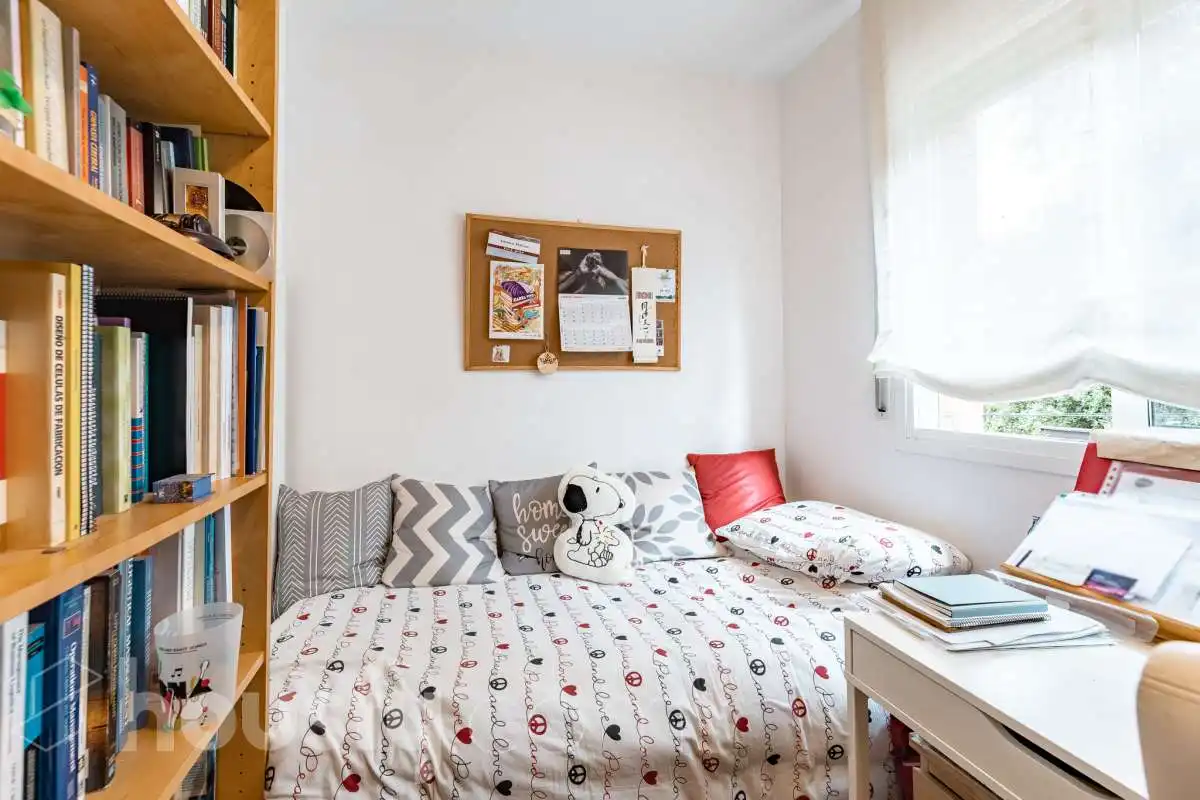 Dormitori de Casa o xalet en venda en Sant Cugat del Vallès amb Aire condicionat, Calefacció i Jardí privat