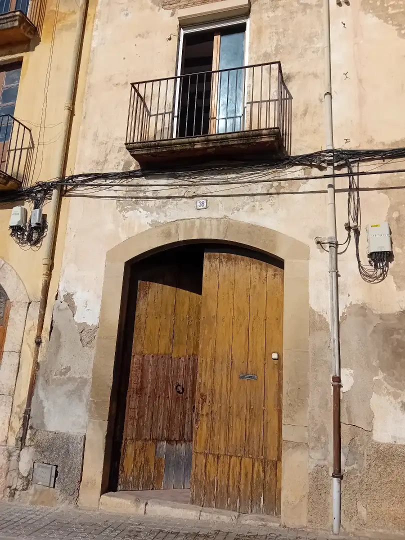 Vista exterior de Casa adosada en venda en Valls amb Traster, Balcó i Internet