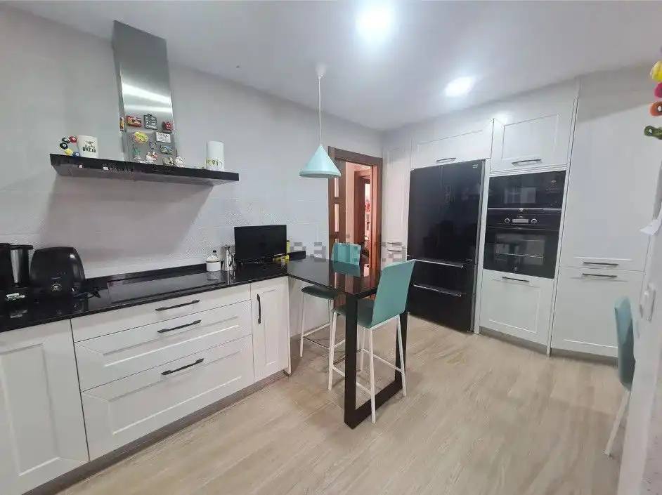 Küche von Wohnung zum Verkauf in Torrelavega  mit Heizung
