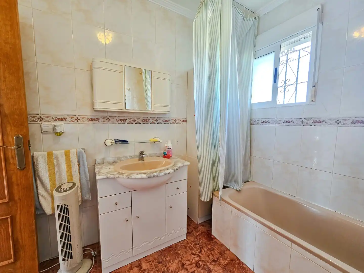 Baño de Finca rústica en venta en Algorfa con Aire acondicionado, Calefacción y Terraza