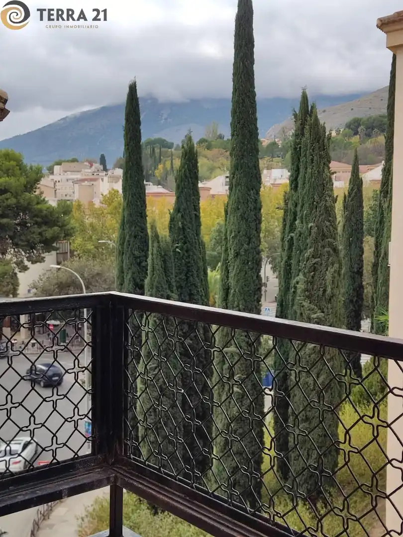 Terrassa de Pis per a compartir en Jaén amb Moblat i Balcó