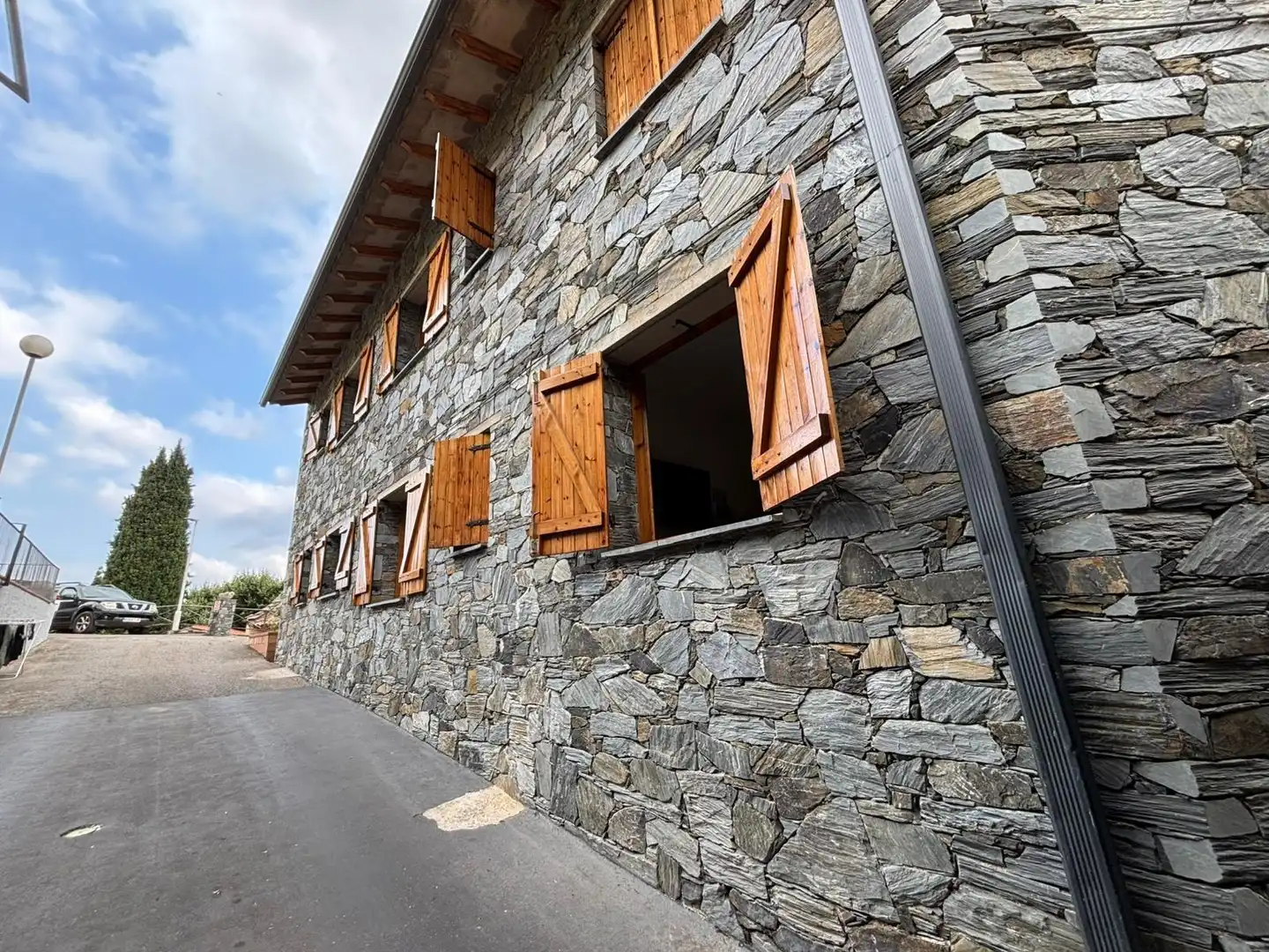 Vista exterior de Casa adosada en venta en Montseny con Calefacción, Terraza y Balcón