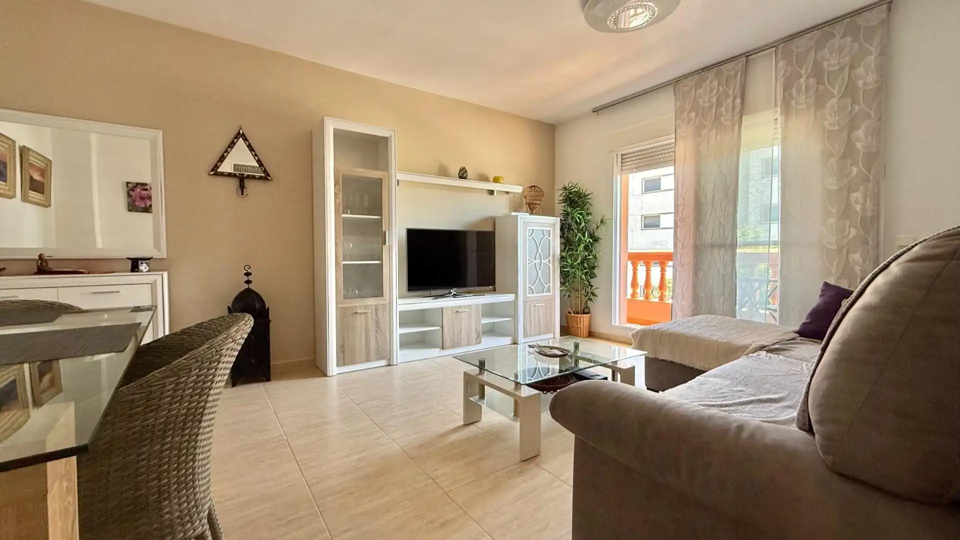 Sala d'estar de Pis en venda en Mijas amb Aire condicionat, Terrassa i Moblat