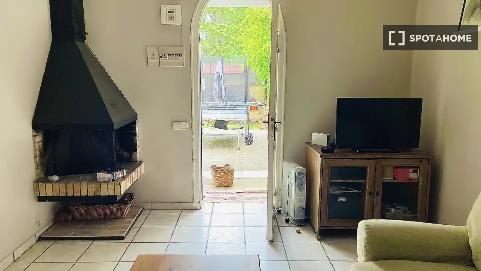 Sala de estar de Apartamento para compartir en Sant Cugat del Vallès con Aire acondicionado, Calefacción y Terraza
