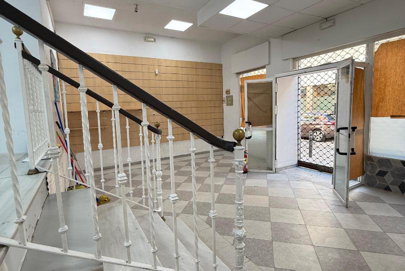 Photo 1 of Premises to rent in Calle Condes de Bustillo, Triana Este, Sevilla