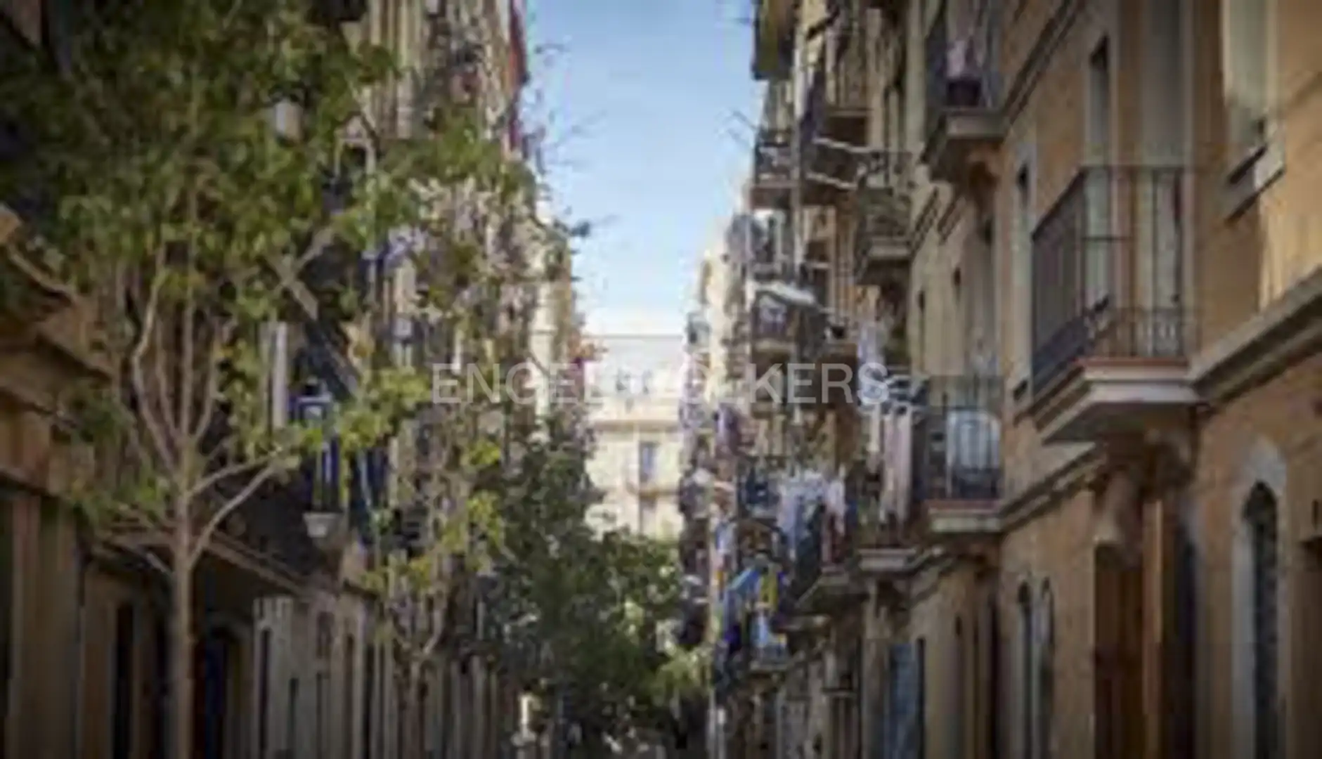 Vista exterior de Piso en venta en Barcelona con Calefacción y Balcón