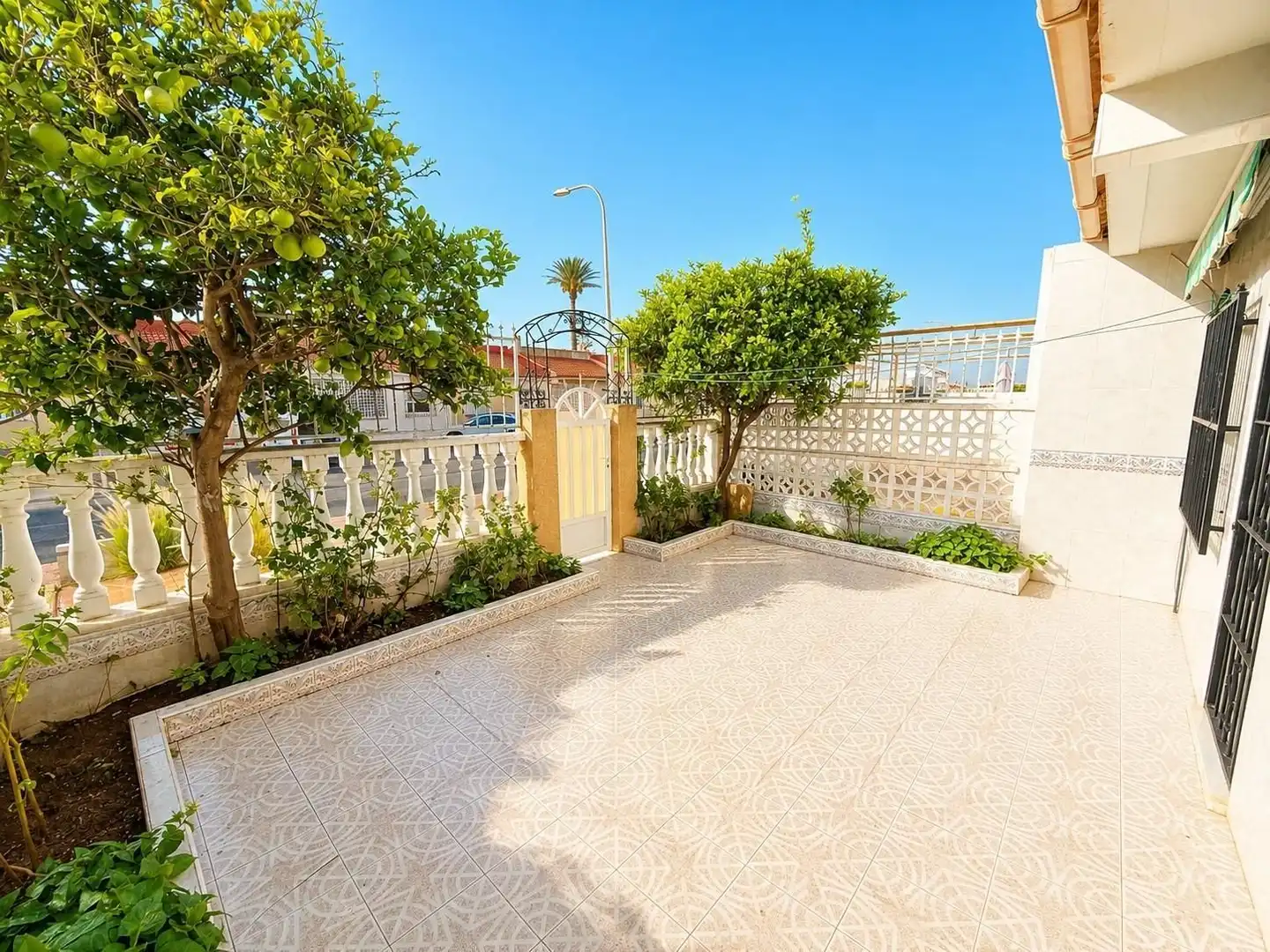 Terrace of Houses for sale in Torrevieja  with Air Conditioner, Terrace and Furnished