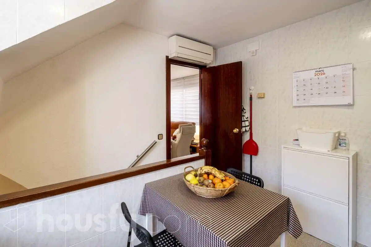 Comedor de Casa o chalet en venta en Barcelona con Aire acondicionado, Calefacción y Jardín privado